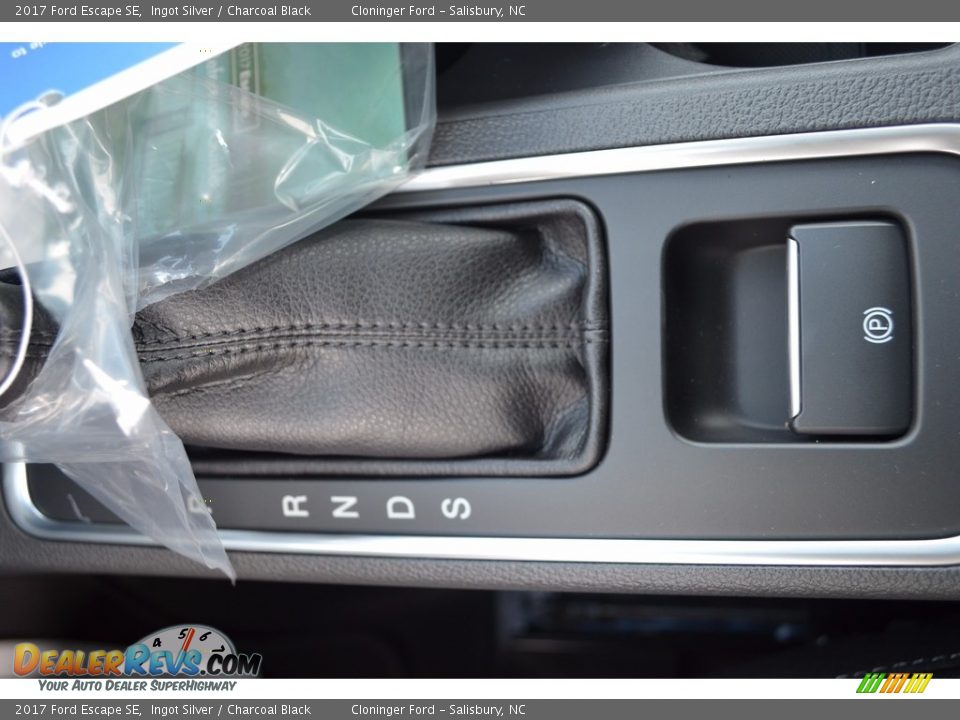 2017 Ford Escape SE Ingot Silver / Charcoal Black Photo #14