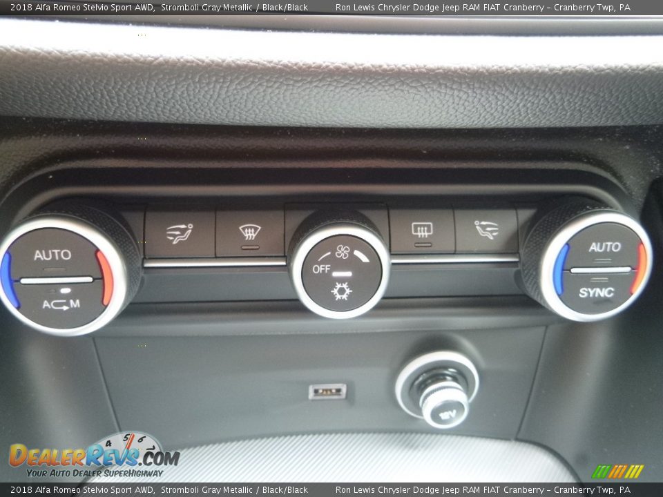 Controls of 2018 Alfa Romeo Stelvio Sport AWD Photo #35