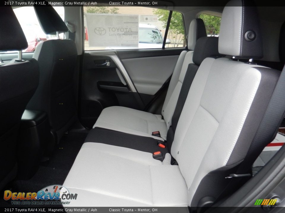 2017 Toyota RAV4 XLE Magnetic Gray Metallic / Ash Photo #5