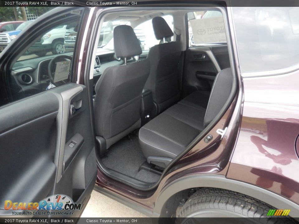 2017 Toyota RAV4 XLE Black / Black Photo #5