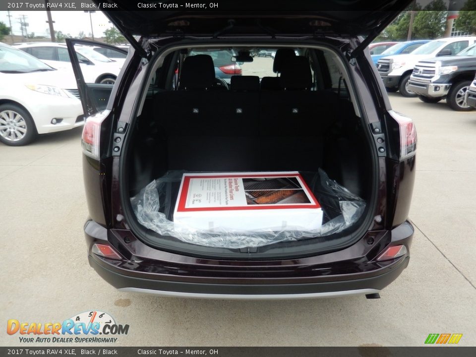 2017 Toyota RAV4 XLE Black / Black Photo #6