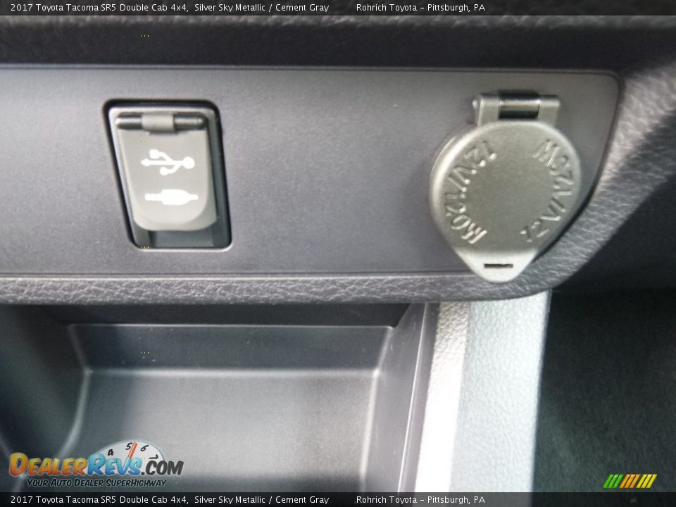 2017 Toyota Tacoma SR5 Double Cab 4x4 Silver Sky Metallic / Cement Gray Photo #13
