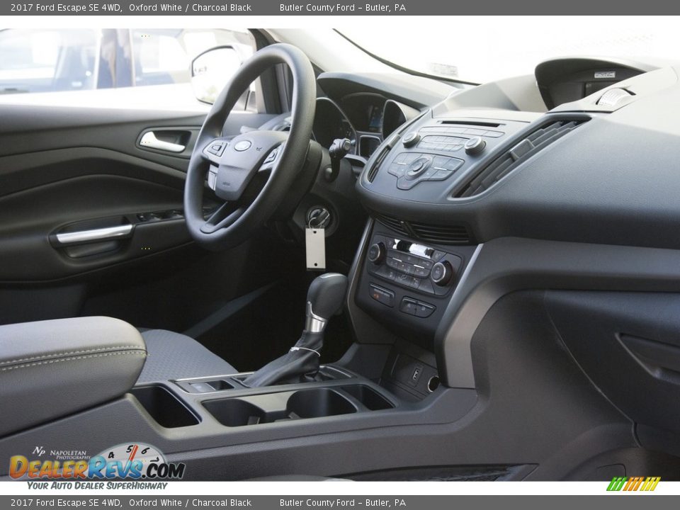 2017 Ford Escape SE 4WD Oxford White / Charcoal Black Photo #8