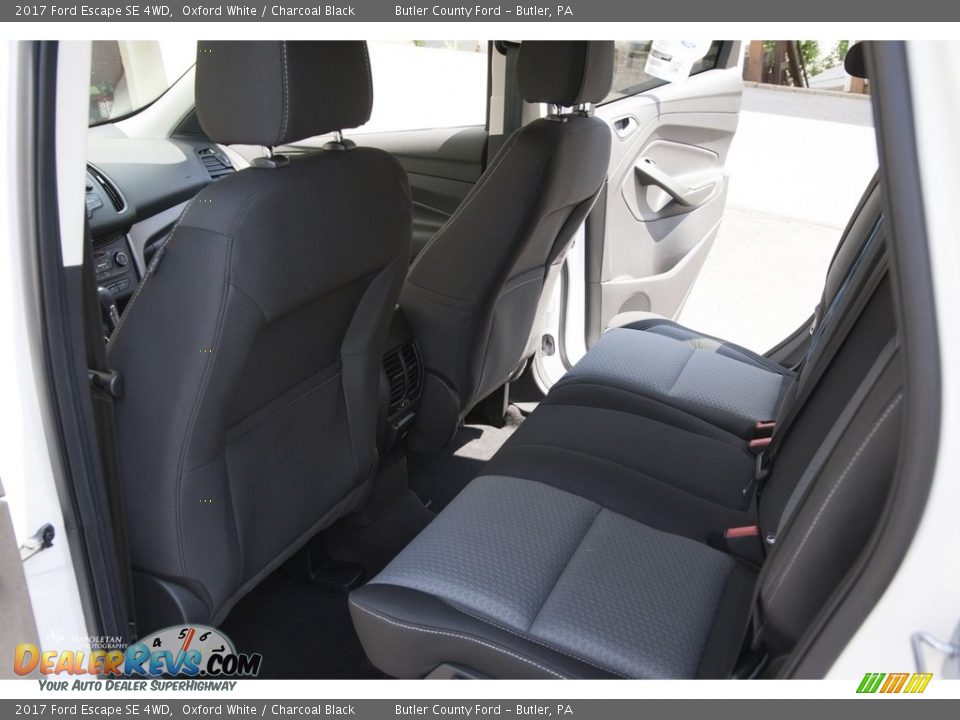 2017 Ford Escape SE 4WD Oxford White / Charcoal Black Photo #9