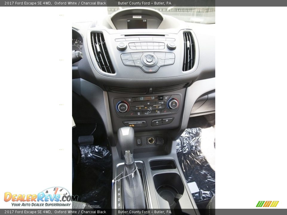 2017 Ford Escape SE 4WD Oxford White / Charcoal Black Photo #11