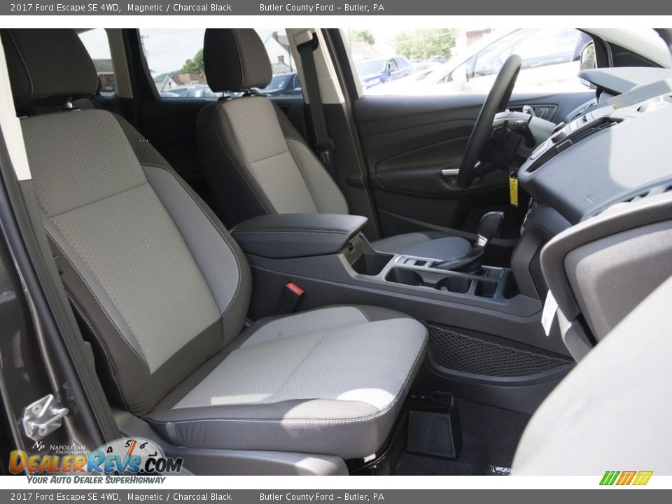 2017 Ford Escape SE 4WD Magnetic / Charcoal Black Photo #8
