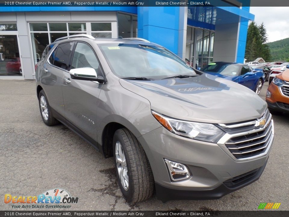 Front 3/4 View of 2018 Chevrolet Equinox Premier AWD Photo #3