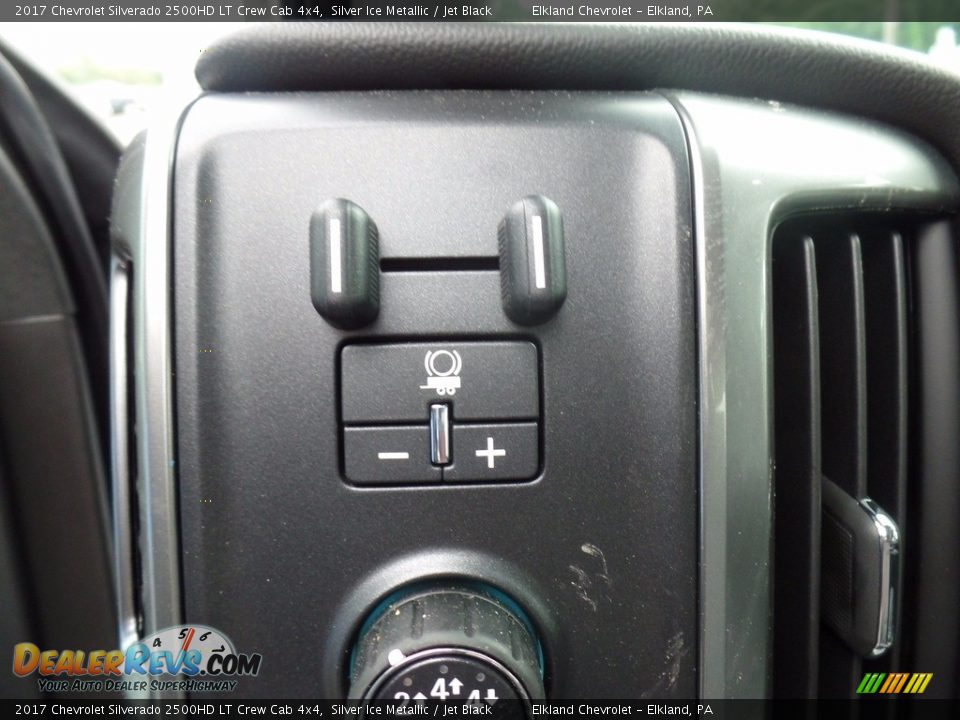 2017 Chevrolet Silverado 2500HD LT Crew Cab 4x4 Silver Ice Metallic / Jet Black Photo #26