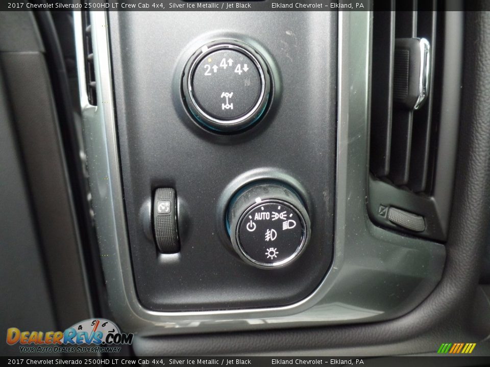 2017 Chevrolet Silverado 2500HD LT Crew Cab 4x4 Silver Ice Metallic / Jet Black Photo #27
