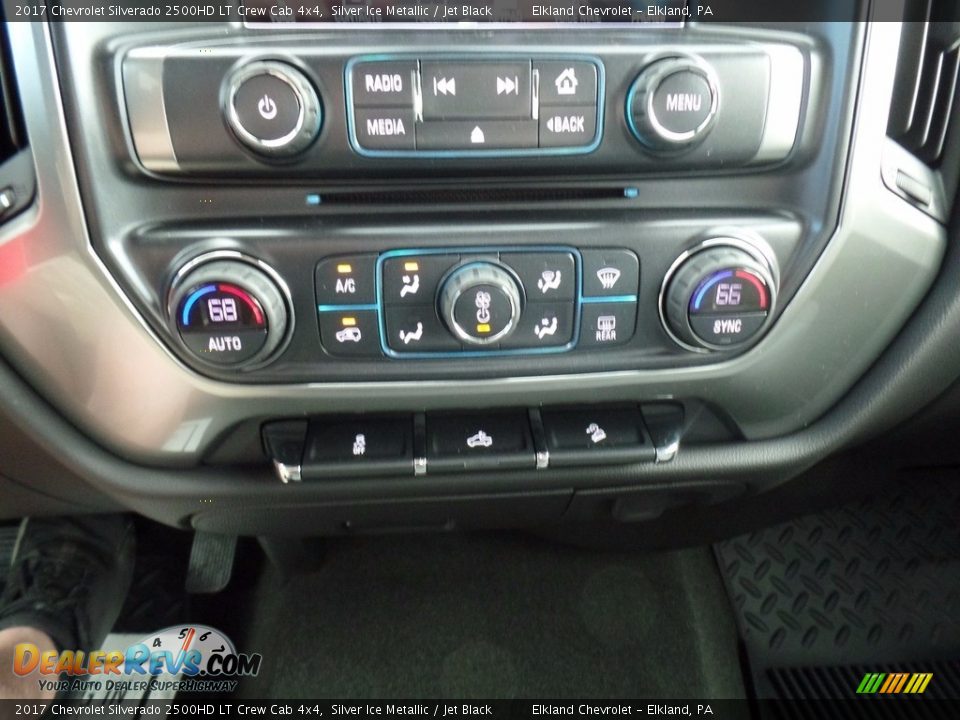 2017 Chevrolet Silverado 2500HD LT Crew Cab 4x4 Silver Ice Metallic / Jet Black Photo #33