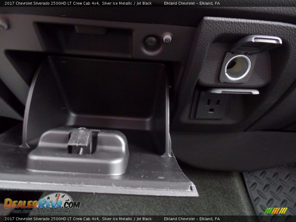 2017 Chevrolet Silverado 2500HD LT Crew Cab 4x4 Silver Ice Metallic / Jet Black Photo #36