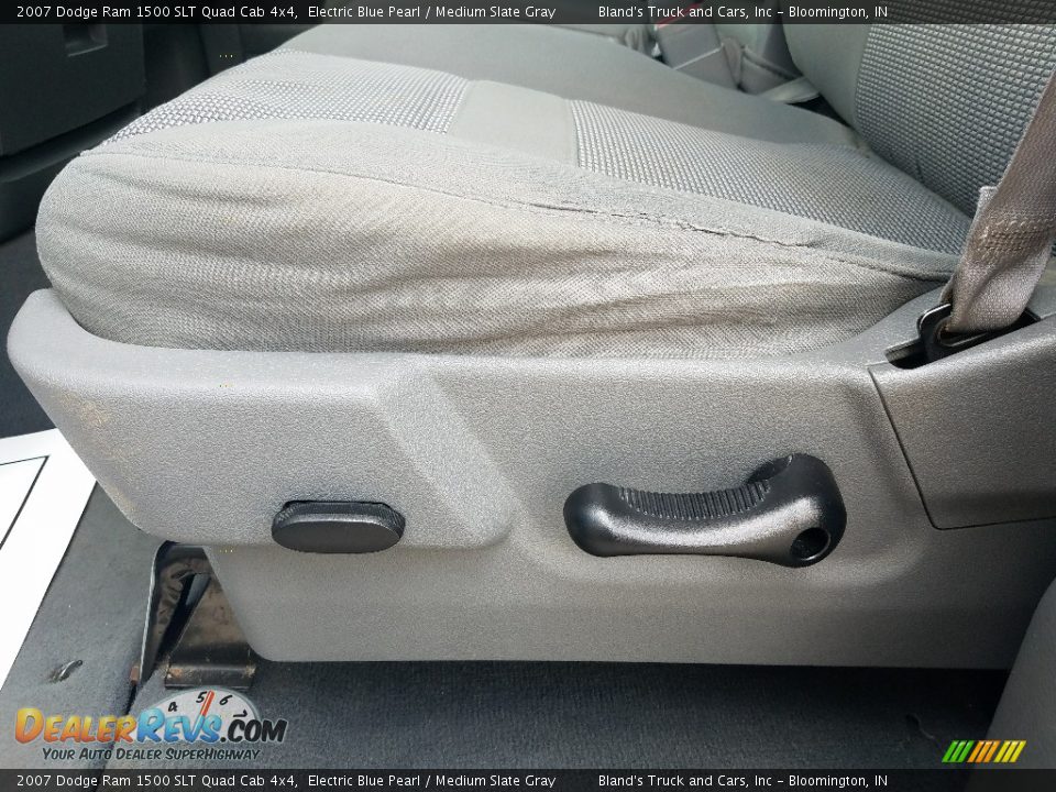 2007 Dodge Ram 1500 SLT Quad Cab 4x4 Electric Blue Pearl / Medium Slate Gray Photo #15