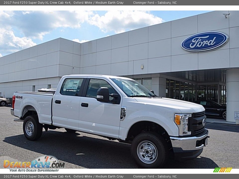 2017 Ford F250 Super Duty XL Crew Cab 4x4 Oxford White / Medium Earth Gray Photo #1