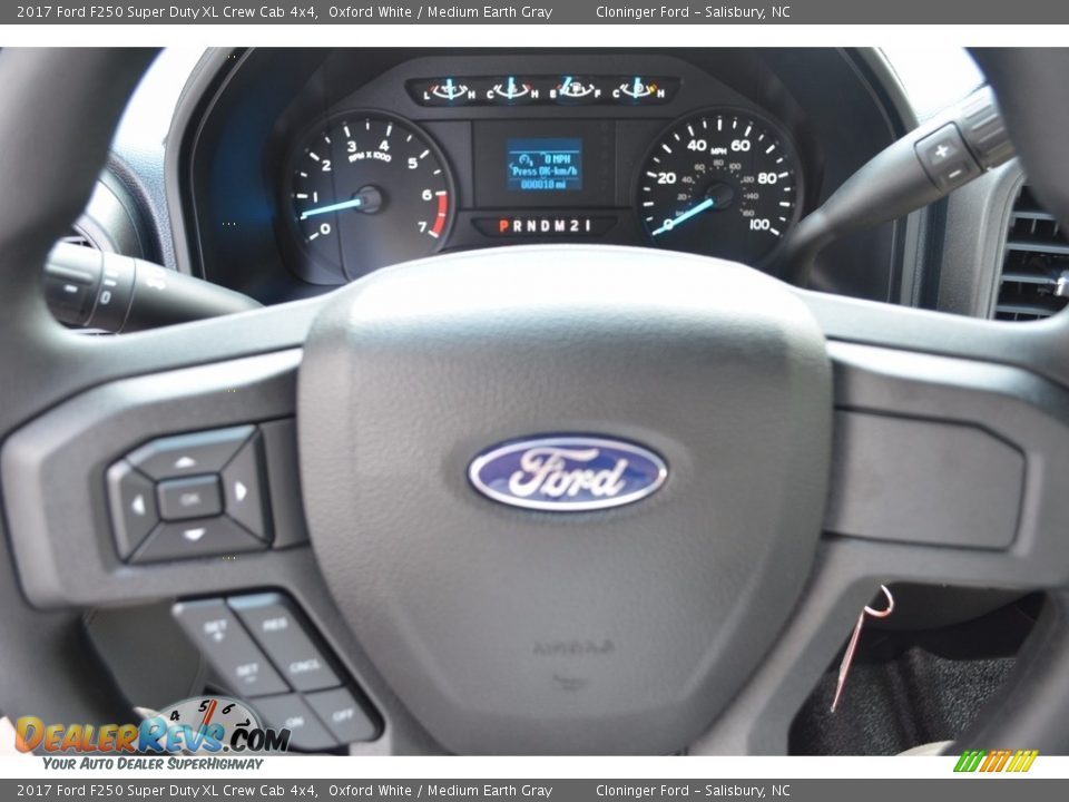 2017 Ford F250 Super Duty XL Crew Cab 4x4 Oxford White / Medium Earth Gray Photo #13