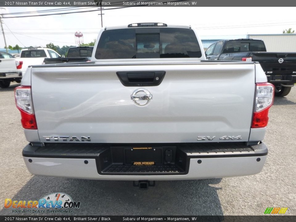 2017 Nissan Titan SV Crew Cab 4x4 Brilliant Silver / Black Photo #4