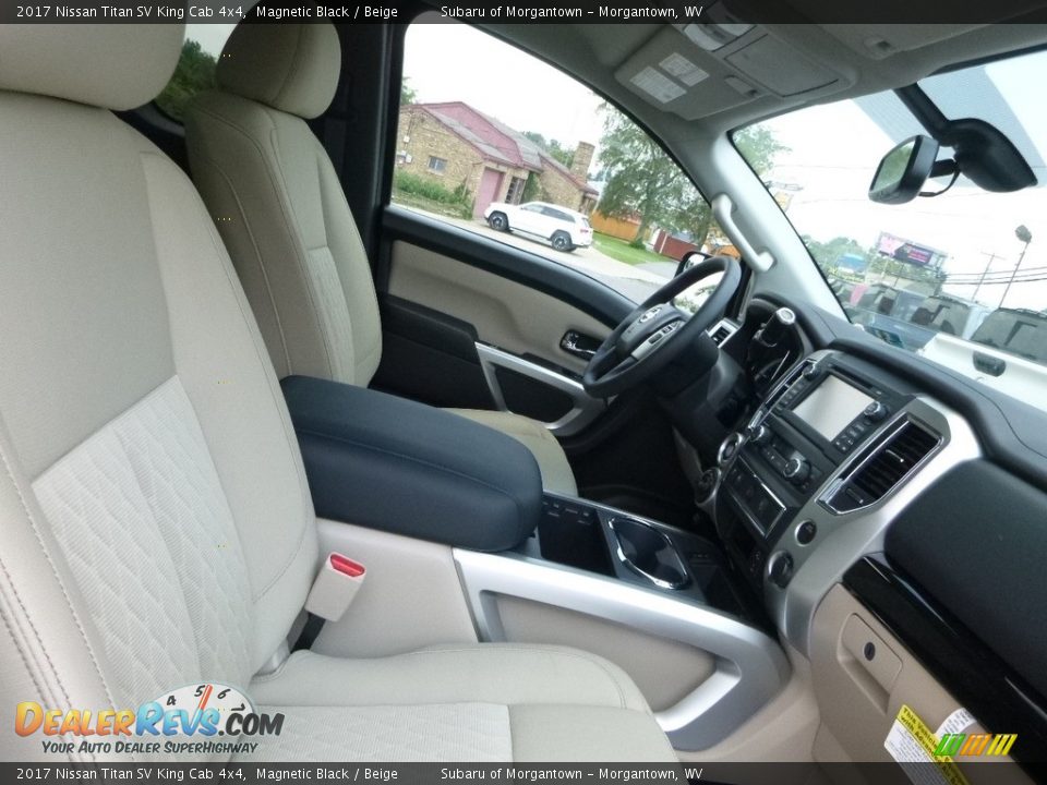 2017 Nissan Titan SV King Cab 4x4 Magnetic Black / Beige Photo #9