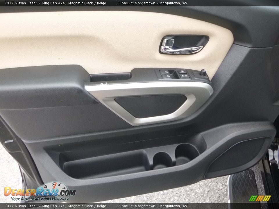 2017 Nissan Titan SV King Cab 4x4 Magnetic Black / Beige Photo #13