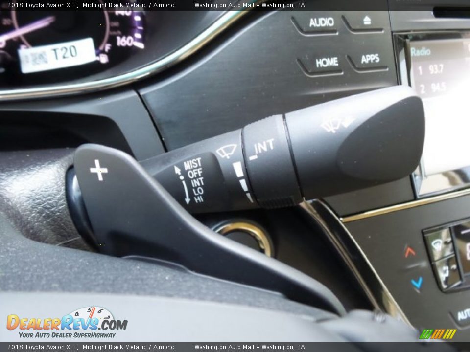 Controls of 2018 Toyota Avalon XLE Photo #29