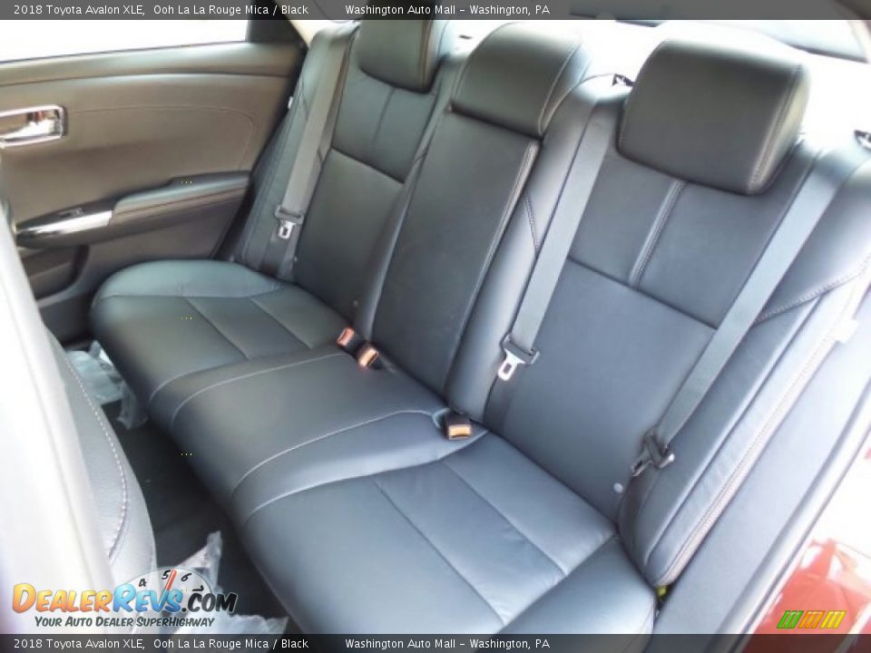Rear Seat of 2018 Toyota Avalon XLE Photo #11