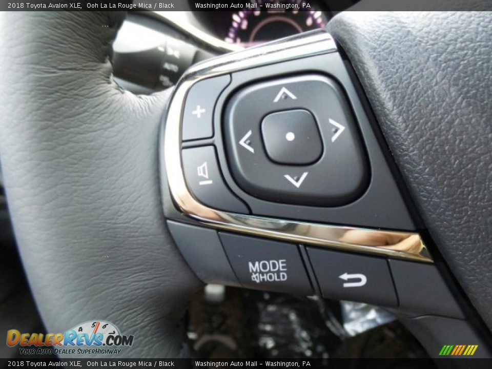 Controls of 2018 Toyota Avalon XLE Photo #28