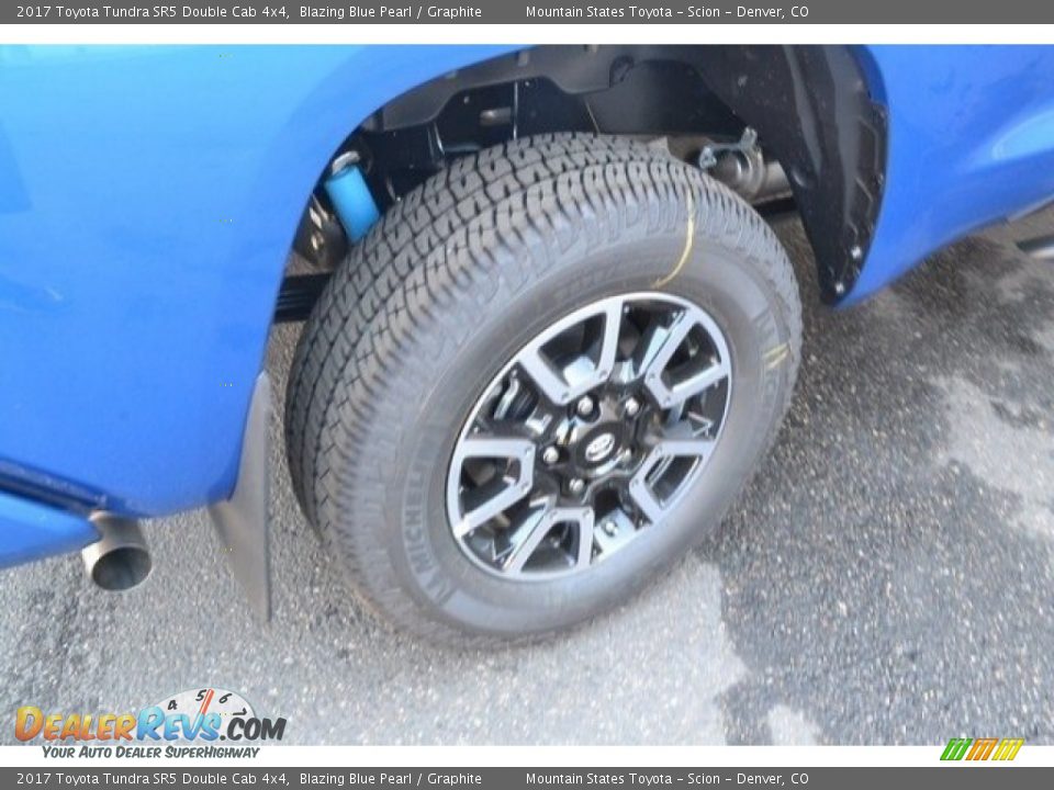 2017 Toyota Tundra SR5 Double Cab 4x4 Blazing Blue Pearl / Graphite Photo #9