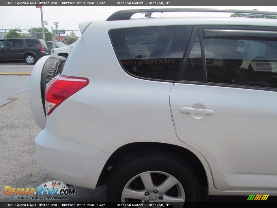 2006 Toyota RAV4 Limited 4WD Blizzard White Pearl / Ash Photo #12