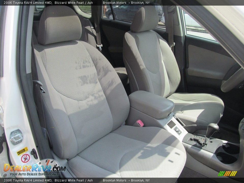 2006 Toyota RAV4 Limited 4WD Blizzard White Pearl / Ash Photo #27