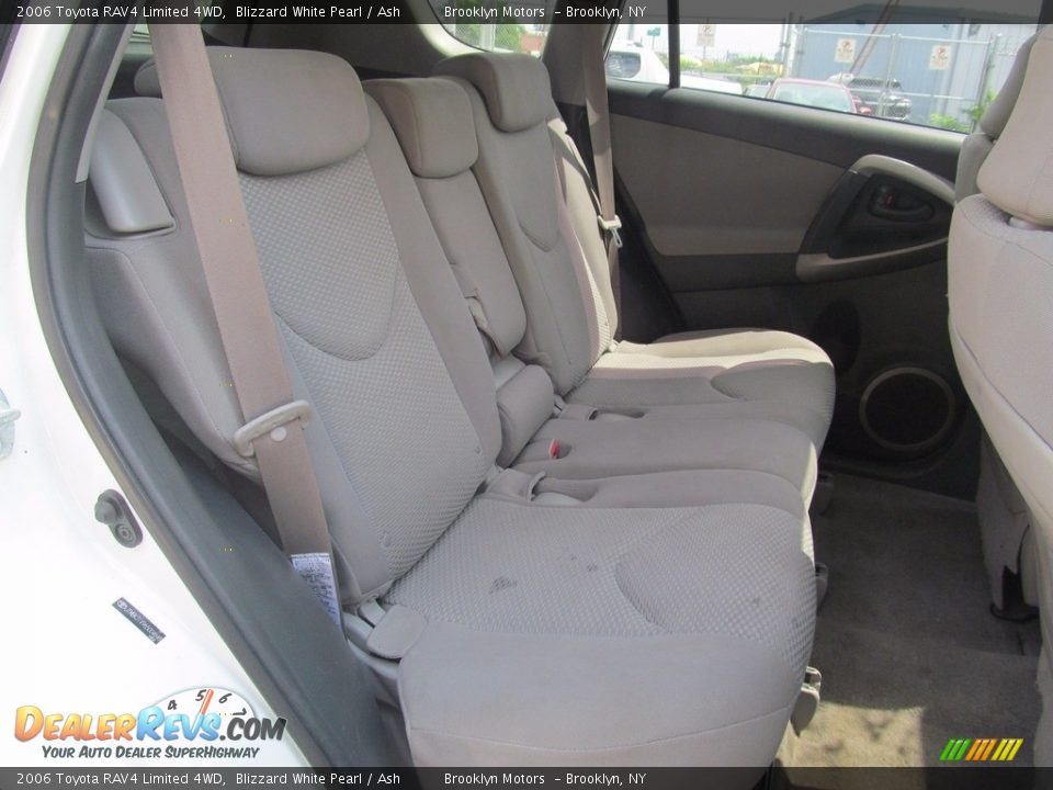 2006 Toyota RAV4 Limited 4WD Blizzard White Pearl / Ash Photo #31