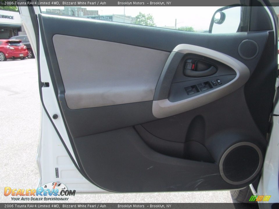 2006 Toyota RAV4 Limited 4WD Blizzard White Pearl / Ash Photo #34