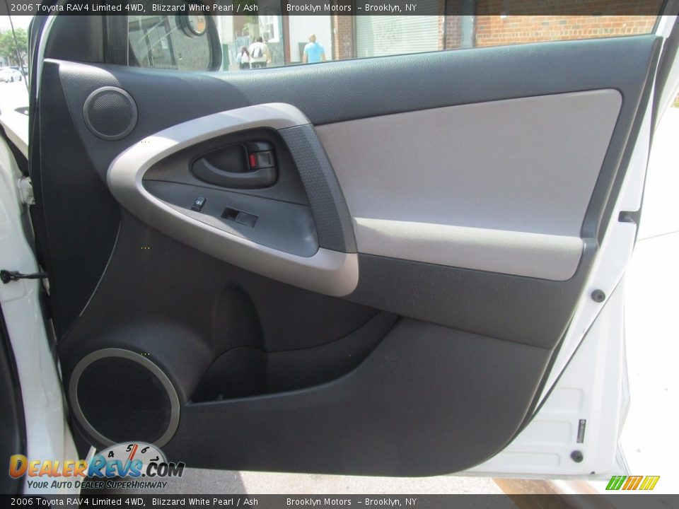 2006 Toyota RAV4 Limited 4WD Blizzard White Pearl / Ash Photo #35