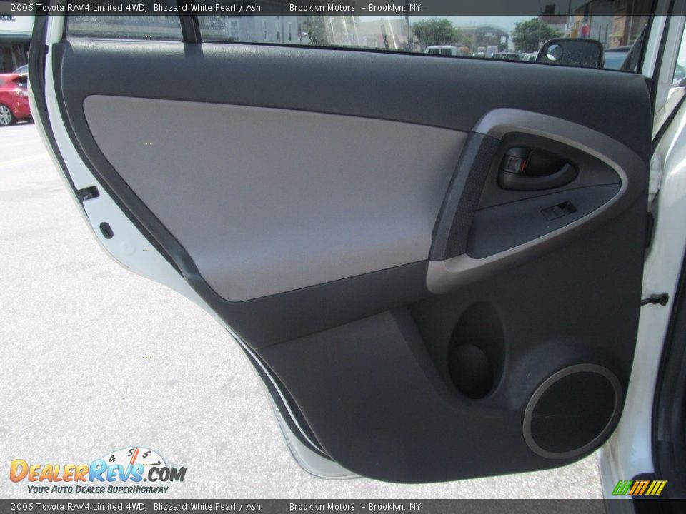 2006 Toyota RAV4 Limited 4WD Blizzard White Pearl / Ash Photo #36
