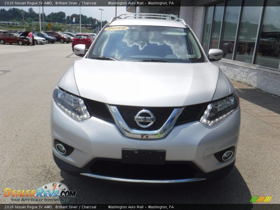 2016 Nissan Rogue SV AWD Brilliant Silver / Charcoal Photo #5