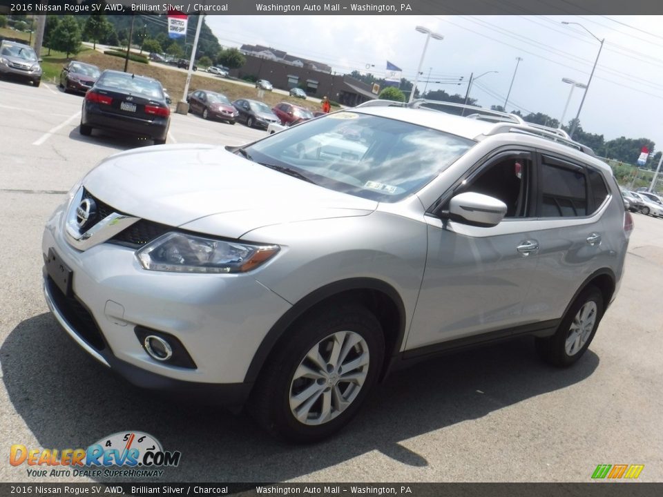 2016 Nissan Rogue SV AWD Brilliant Silver / Charcoal Photo #6