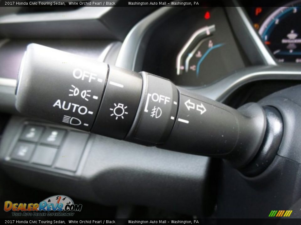 2017 Honda Civic Touring Sedan White Orchid Pearl / Black Photo #23