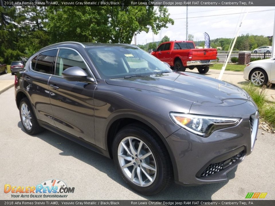 Front 3/4 View of 2018 Alfa Romeo Stelvio Ti AWD Photo #10
