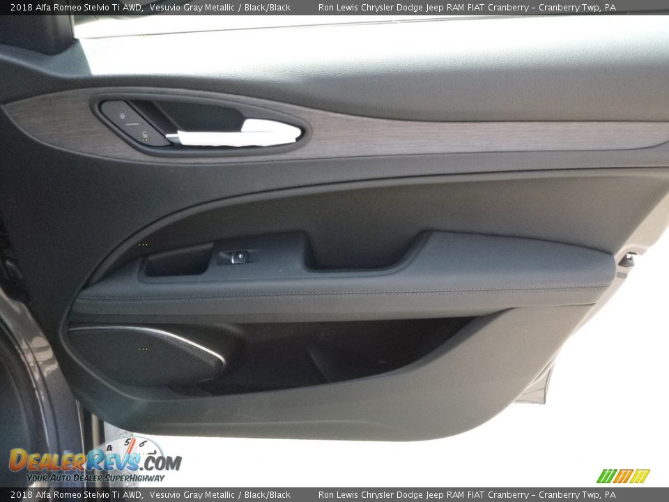 2018 Alfa Romeo Stelvio Ti AWD Vesuvio Gray Metallic / Black/Black Photo #14