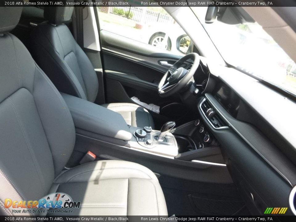 2018 Alfa Romeo Stelvio Ti AWD Vesuvio Gray Metallic / Black/Black Photo #15