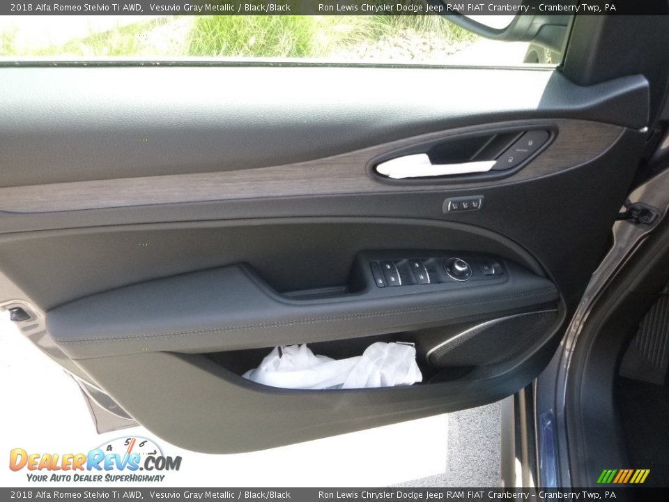 2018 Alfa Romeo Stelvio Ti AWD Vesuvio Gray Metallic / Black/Black Photo #20