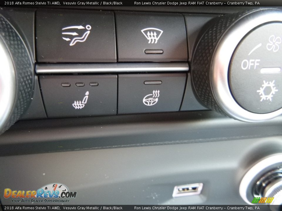 2018 Alfa Romeo Stelvio Ti AWD Vesuvio Gray Metallic / Black/Black Photo #27