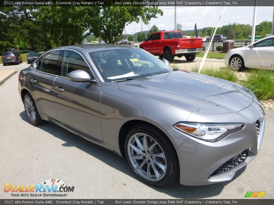 Front 3/4 View of 2017 Alfa Romeo Giulia AWD Photo #10