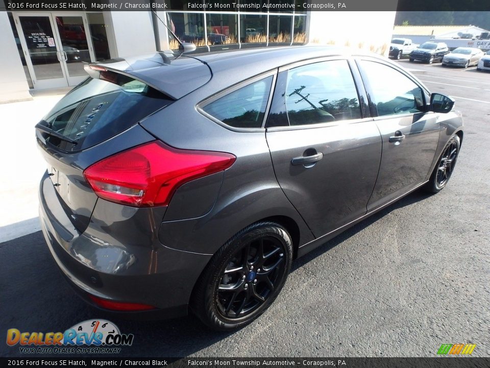 2016 Ford Focus SE Hatch Magnetic / Charcoal Black Photo #2
