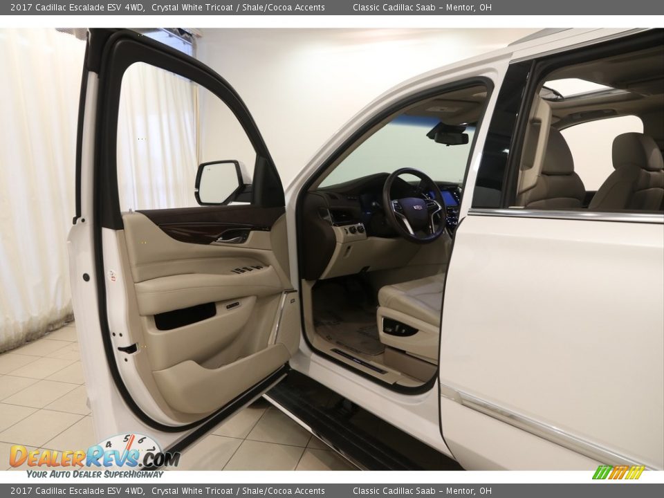 2017 Cadillac Escalade ESV 4WD Crystal White Tricoat / Shale/Cocoa Accents Photo #4