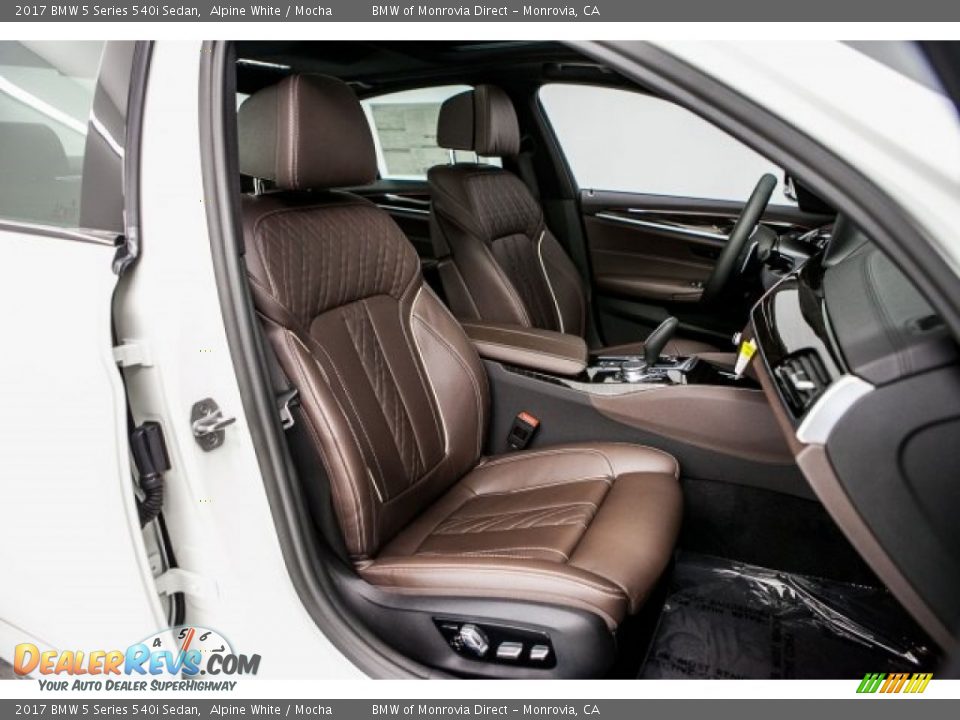 2017 BMW 5 Series 540i Sedan Alpine White / Mocha Photo #2