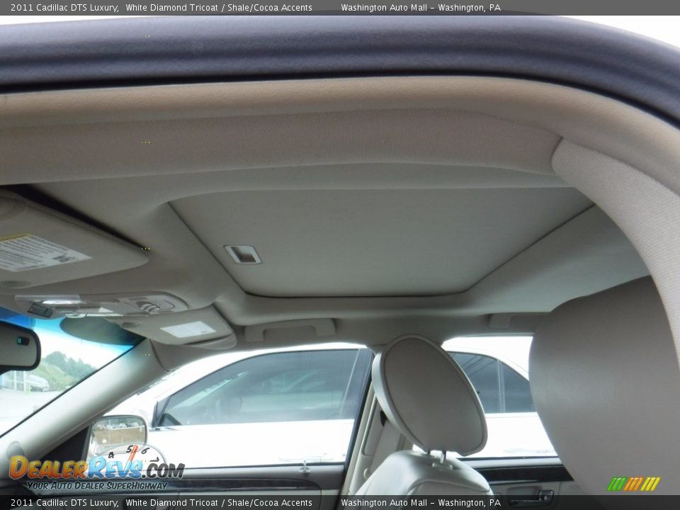 2011 Cadillac DTS Luxury White Diamond Tricoat / Shale/Cocoa Accents Photo #11