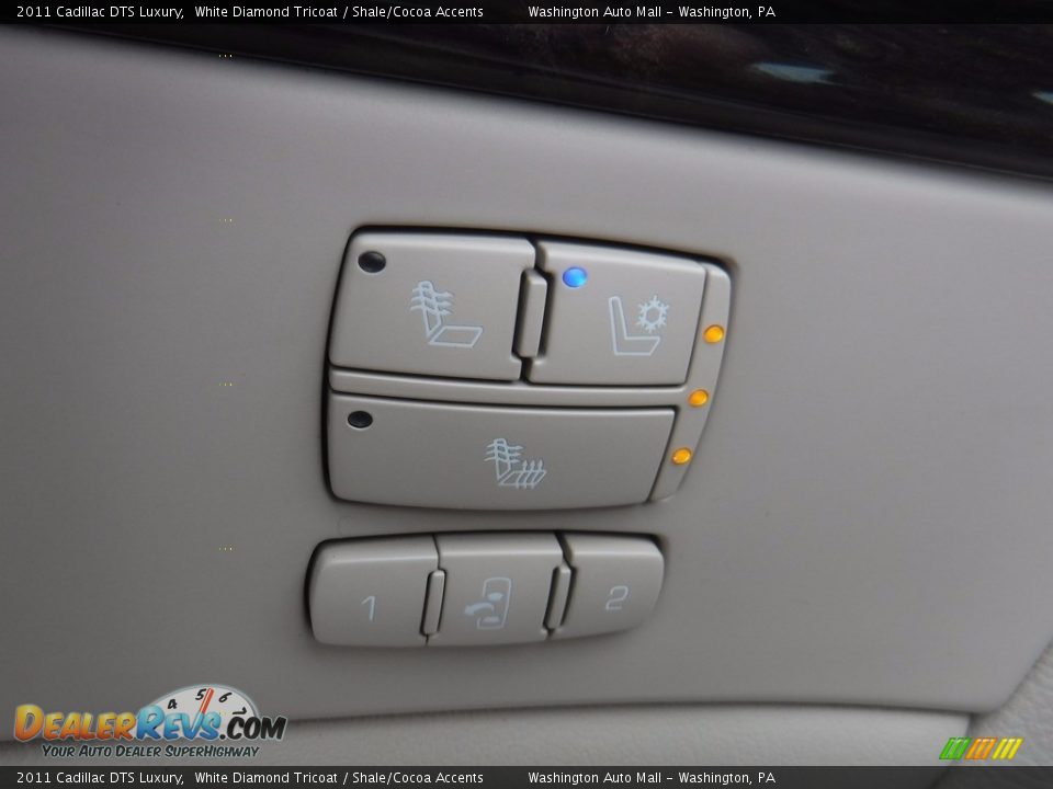 2011 Cadillac DTS Luxury White Diamond Tricoat / Shale/Cocoa Accents Photo #15