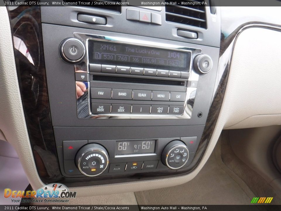 2011 Cadillac DTS Luxury White Diamond Tricoat / Shale/Cocoa Accents Photo #16