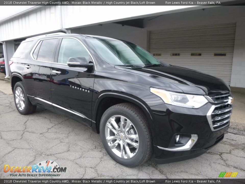 Front 3/4 View of 2018 Chevrolet Traverse High Country AWD Photo #8