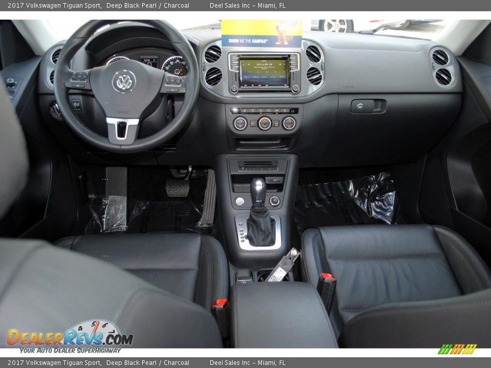 Charcoal Interior - 2017 Volkswagen Tiguan Sport Photo #13