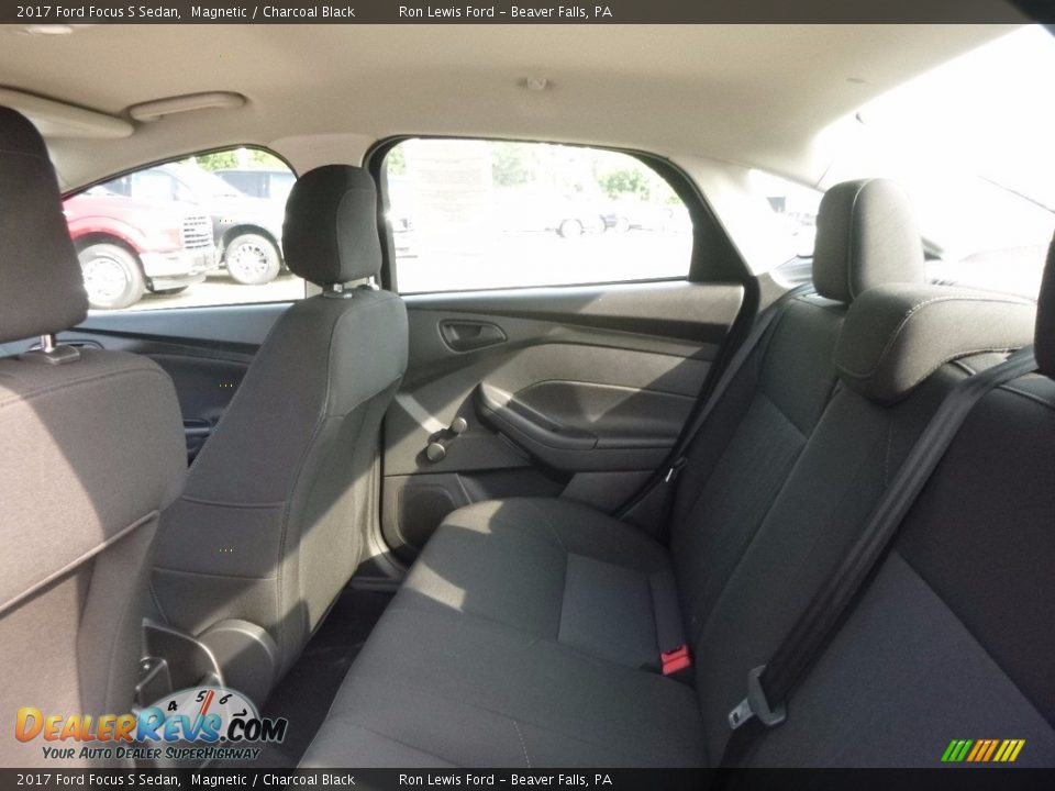 2017 Ford Focus S Sedan Magnetic / Charcoal Black Photo #11