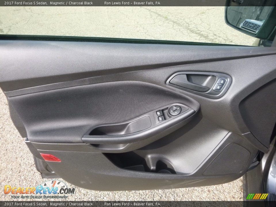 2017 Ford Focus S Sedan Magnetic / Charcoal Black Photo #13